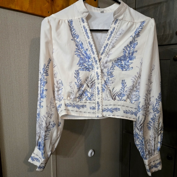 Beautiful Floral Country Blouse - Picture 2 of 5